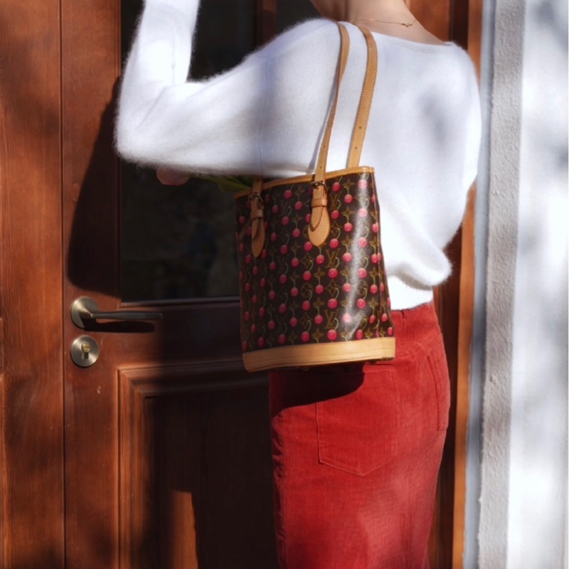 「JL精品代購」9新 LV限量村上隆櫻桃水桶包-1