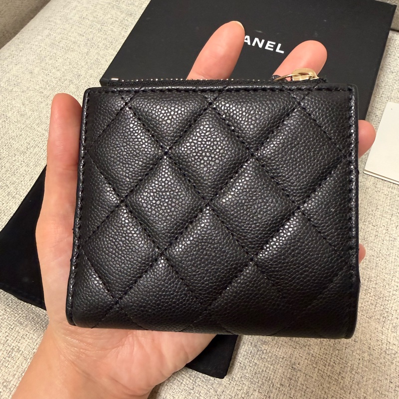 chanel 短夾 短錢包 黑色荔枝皮金球-3