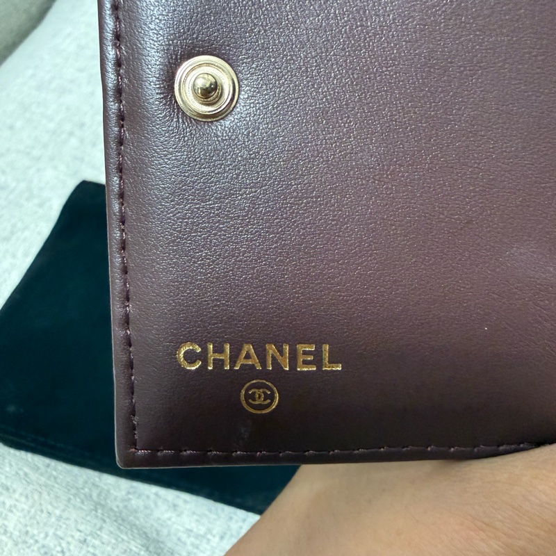 chanel 短夾 短錢包 黑色荔枝皮金球-8