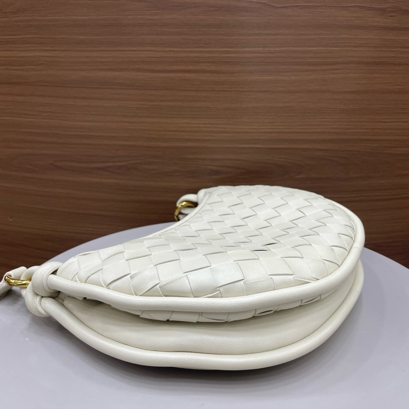 BV葆蝶家｜編織月牙包 海鹽色-4