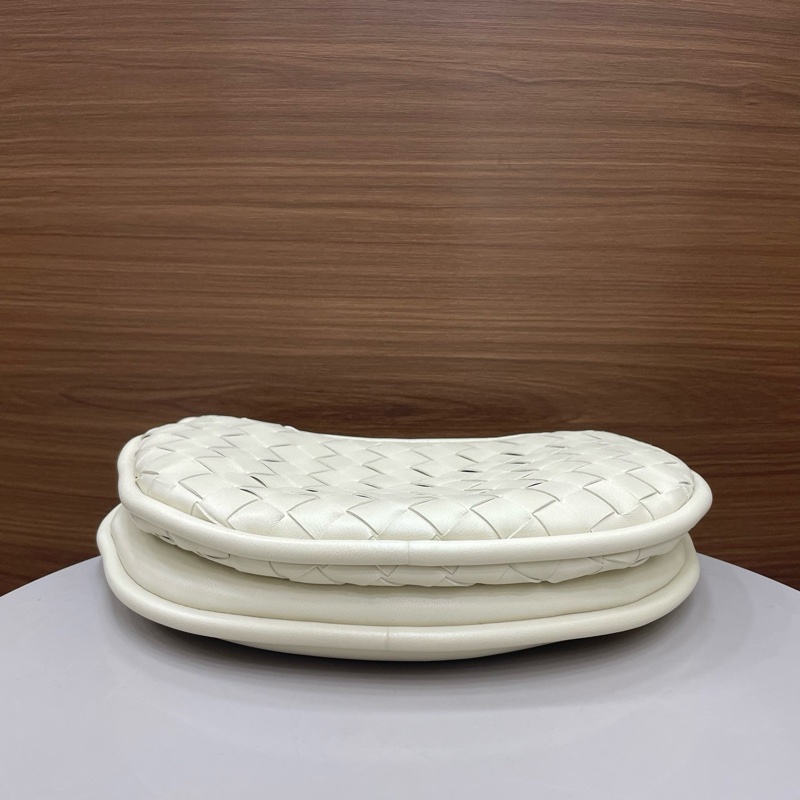 BV葆蝶家｜編織月牙包 海鹽色-6