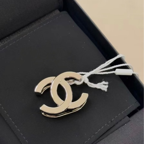 Chanel香奈兒26S銀色絲巾扣限定款