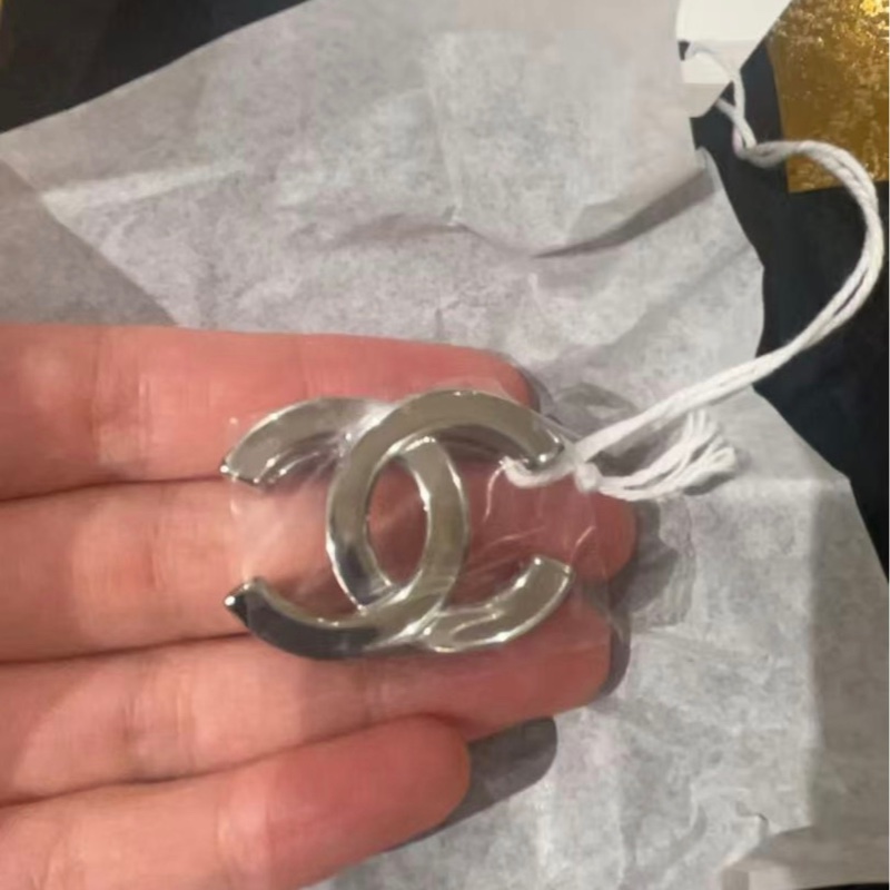 Chanel香奈兒26S銀色絲巾扣限定款-1