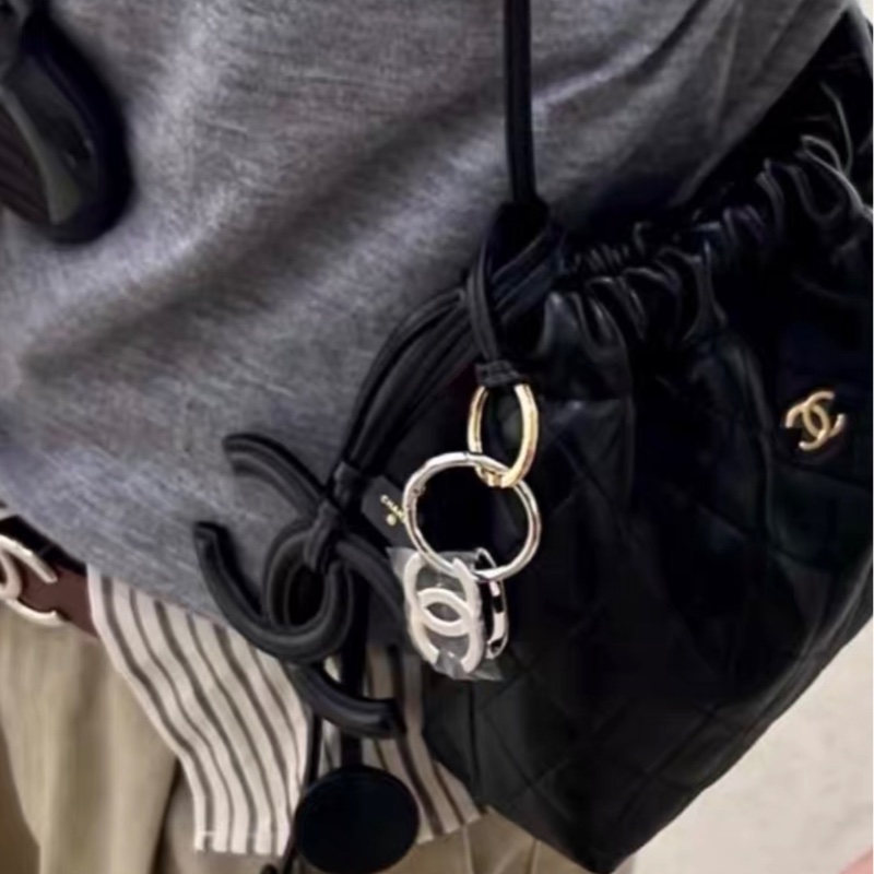 Chanel香奈兒26S銀色絲巾扣限定款-3