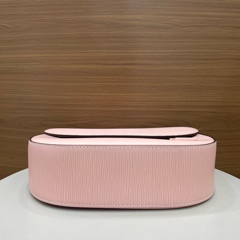 LV路易威登｜水波紋馬鞍包 皮粉色-6