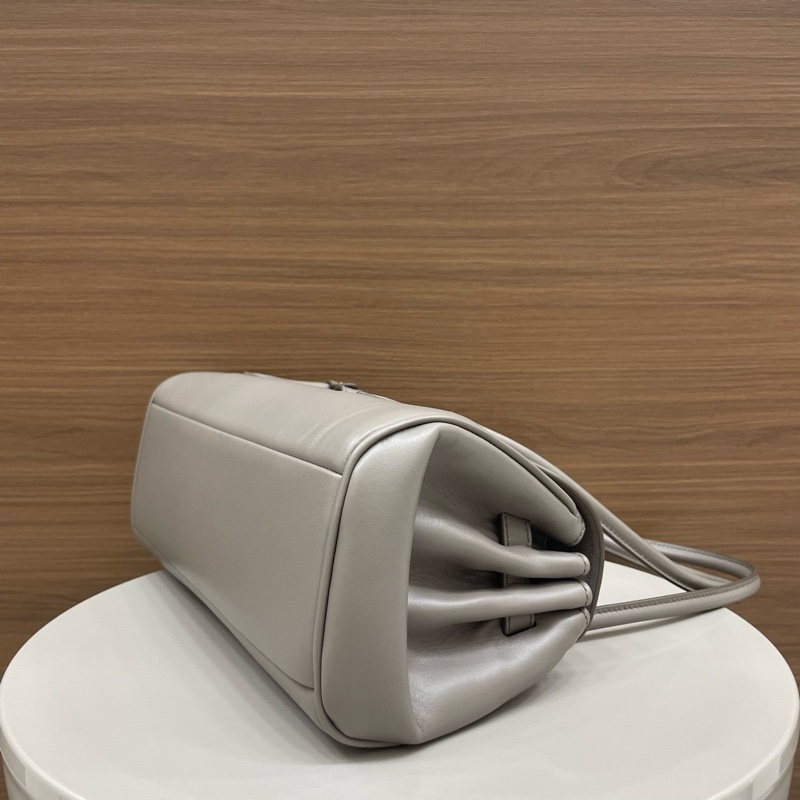 繆繆｜長手柄法棍牛皮 大象灰金扣-5