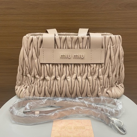 繆繆｜褶皺托特包 羊皮 藕粉色