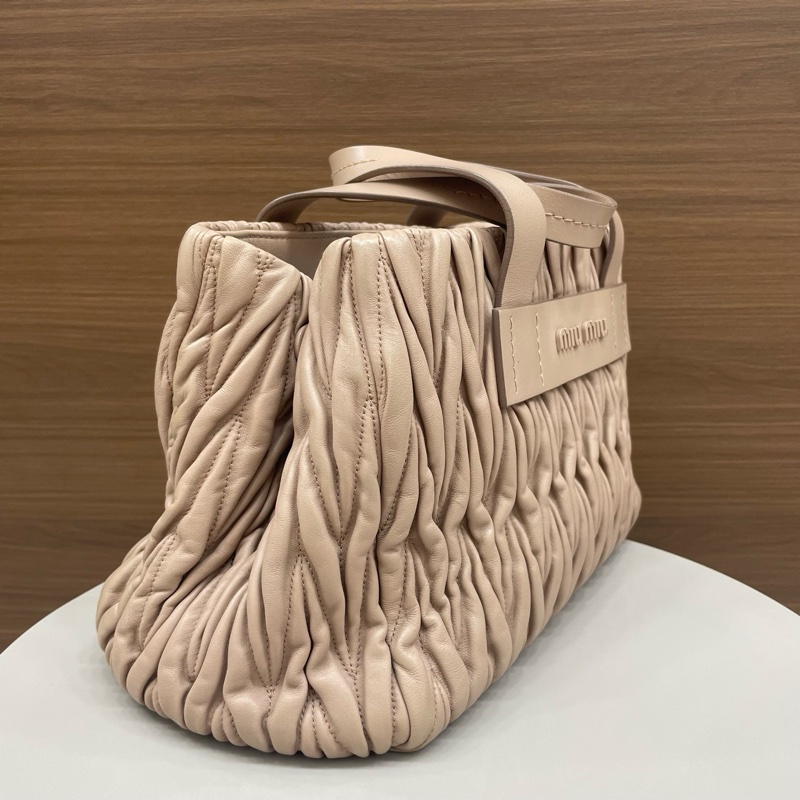 繆繆｜褶皺托特包 羊皮 藕粉色-2