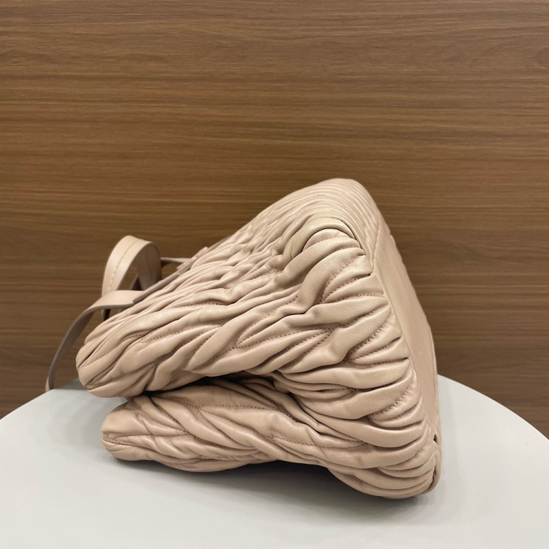 繆繆｜褶皺托特包 羊皮 藕粉色-4