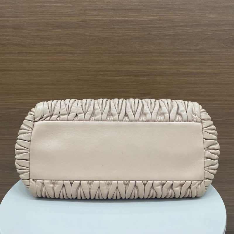 繆繆｜褶皺托特包 羊皮 藕粉色-6