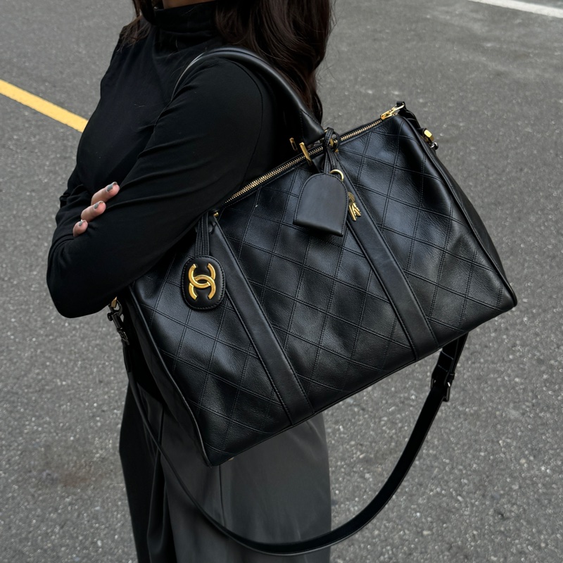 【超熱門秒殺款⏰】 Chanel 黑金 波士頓包 肩背+手提+斜背包 （專櫃27.3萬）-17