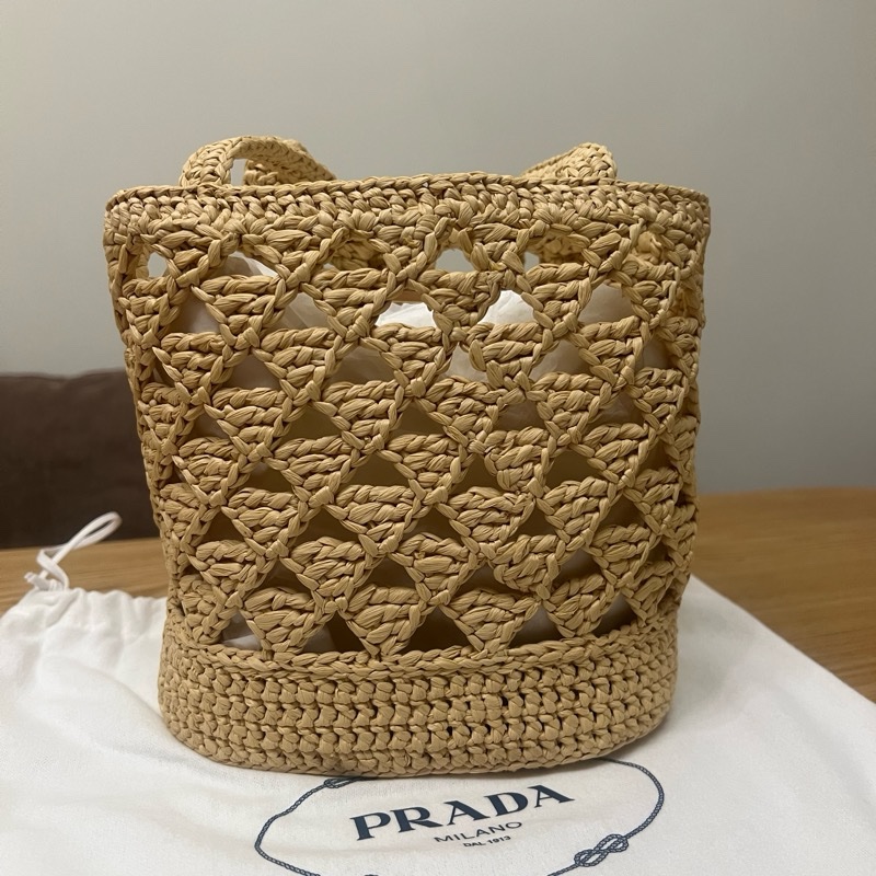 ⭐️全新⭐️PRADA 夏天拉菲草編織包 Logo raffia-effect crochet tote bag 編織包-3