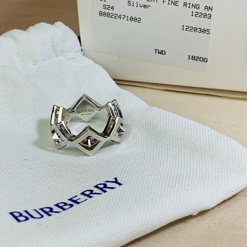‼️全台最甜🎁全新閒置未使用盒裝 Burberry 巴寶莉 2024 菱形鏤空925純銀 戒指（原價18200）-2