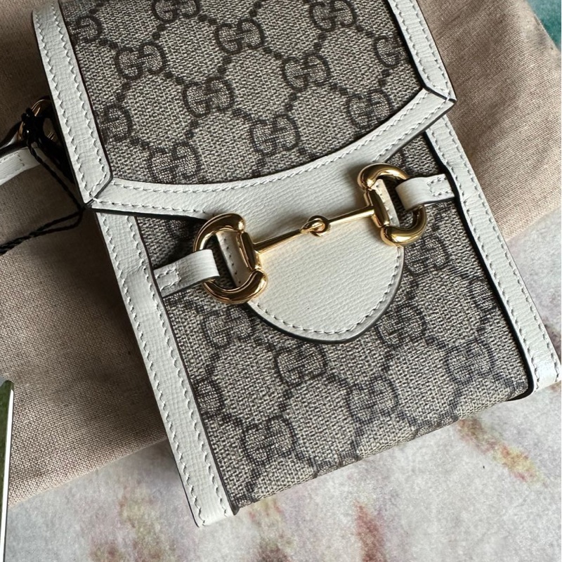 gucci crossbody bag 包  馬蹄扣 白色  米色老花-1