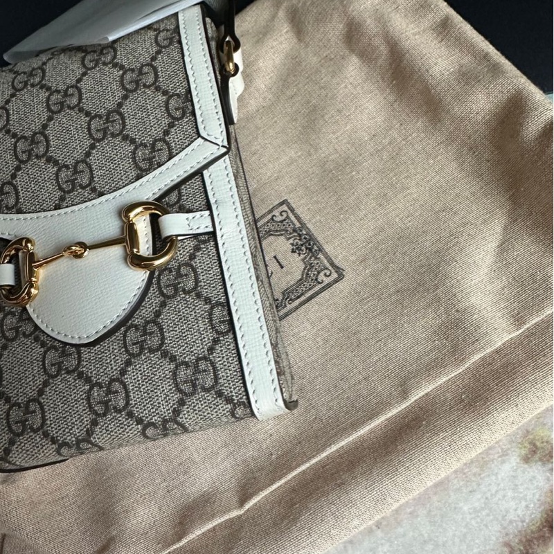 gucci crossbody bag 包  馬蹄扣 白色  米色老花-5