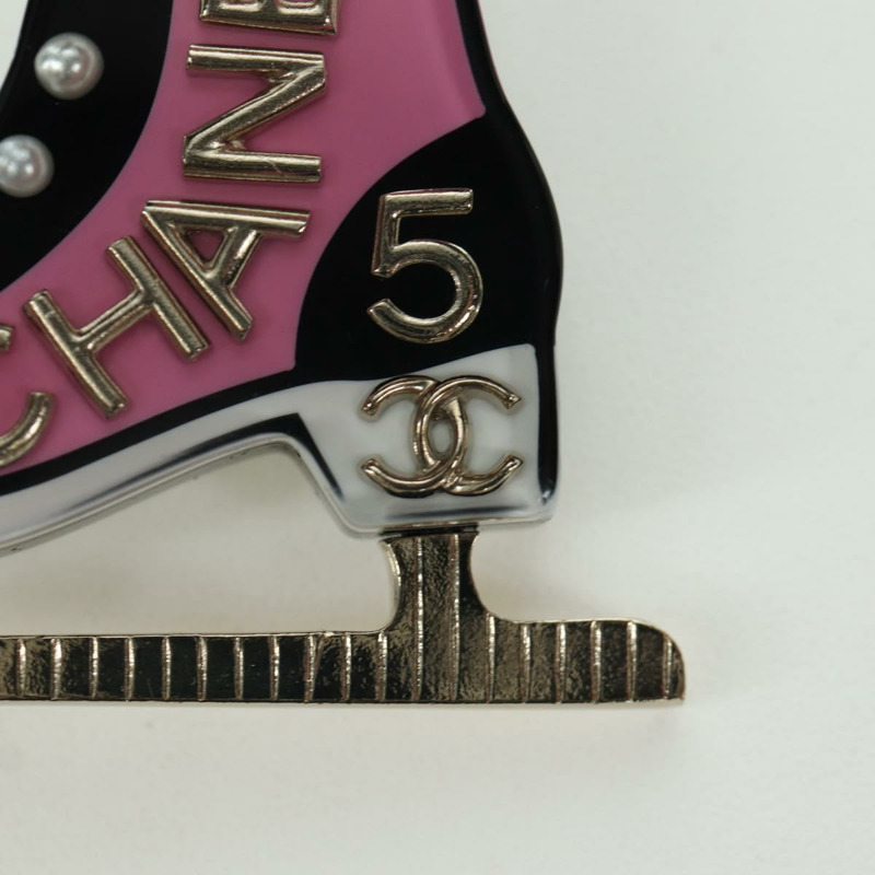 【日本直送】香奈兒滑板胸針，塑膠材質，粉紅色，CC標誌，貨號ARZ165M-3