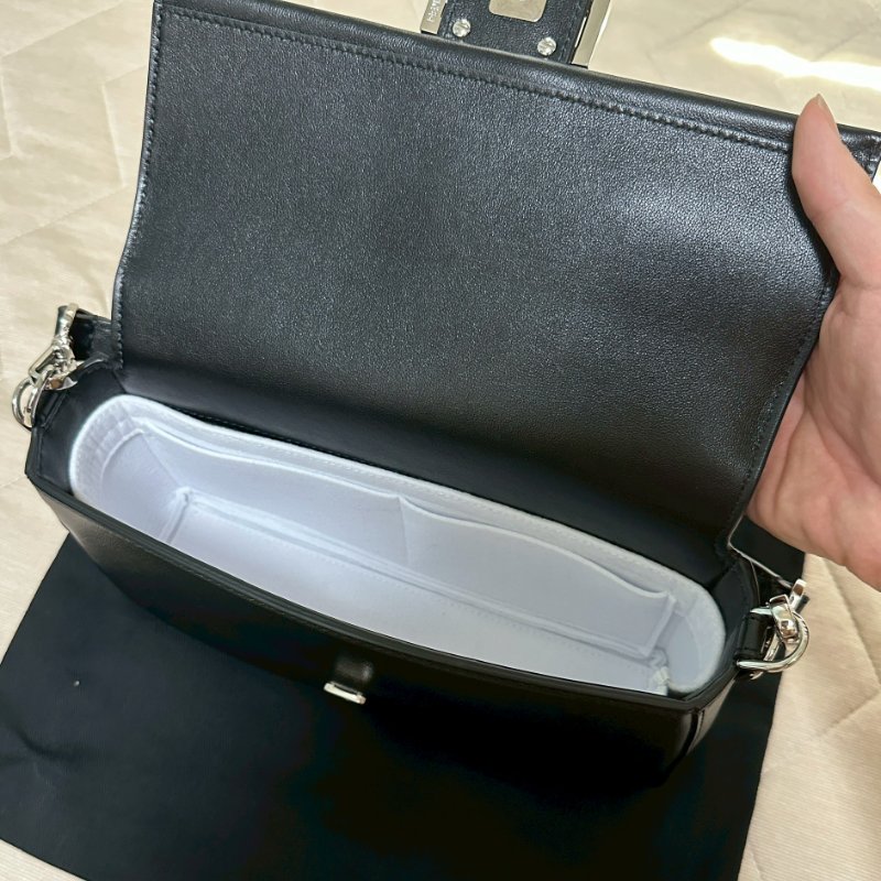 【保值近全新】Fendi Baguette 25 週年限量版 經典黑銀 專櫃全套配件-3