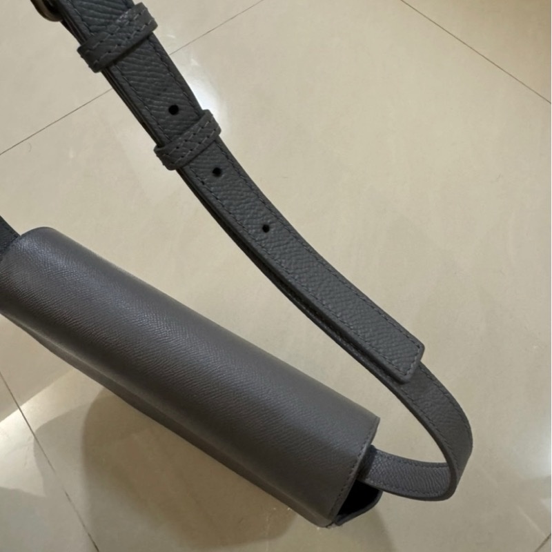 BALENCIAGA 巴黎世家VILLE 灰色斜背包-16