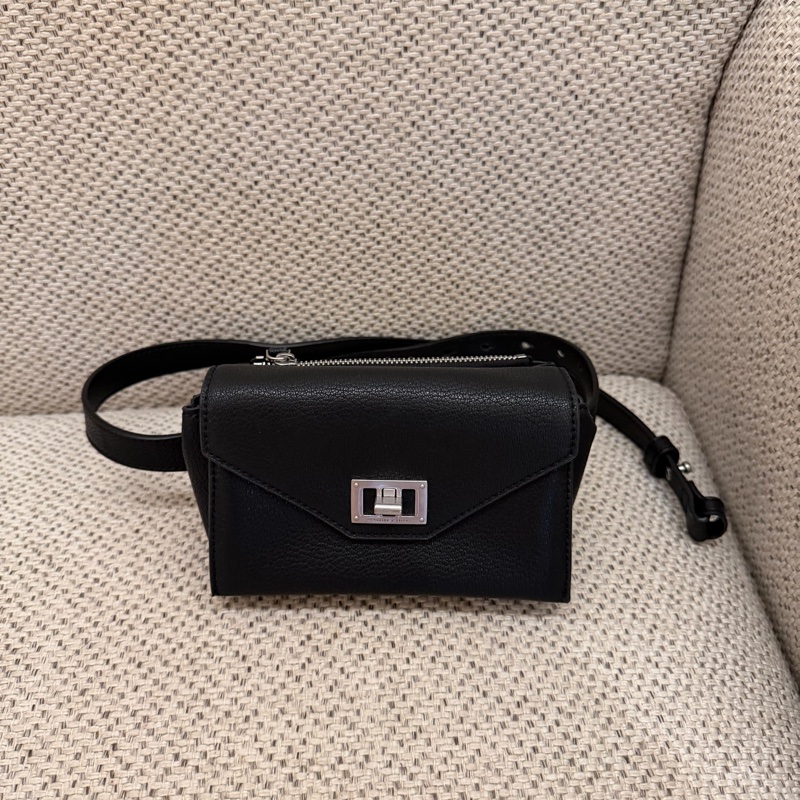「JL精品代購」charles keith 黑腰包-0