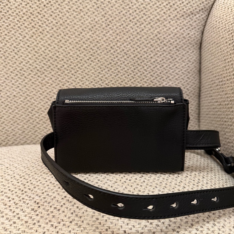 「JL精品代購」charles keith 黑腰包-1