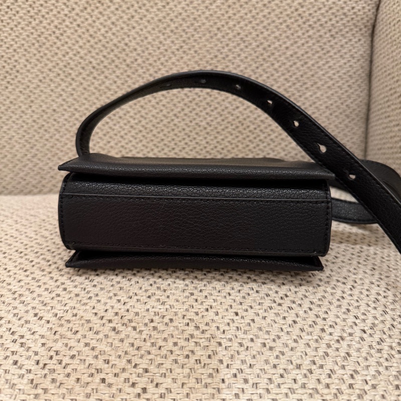 「JL精品代購」charles keith 黑腰包-2