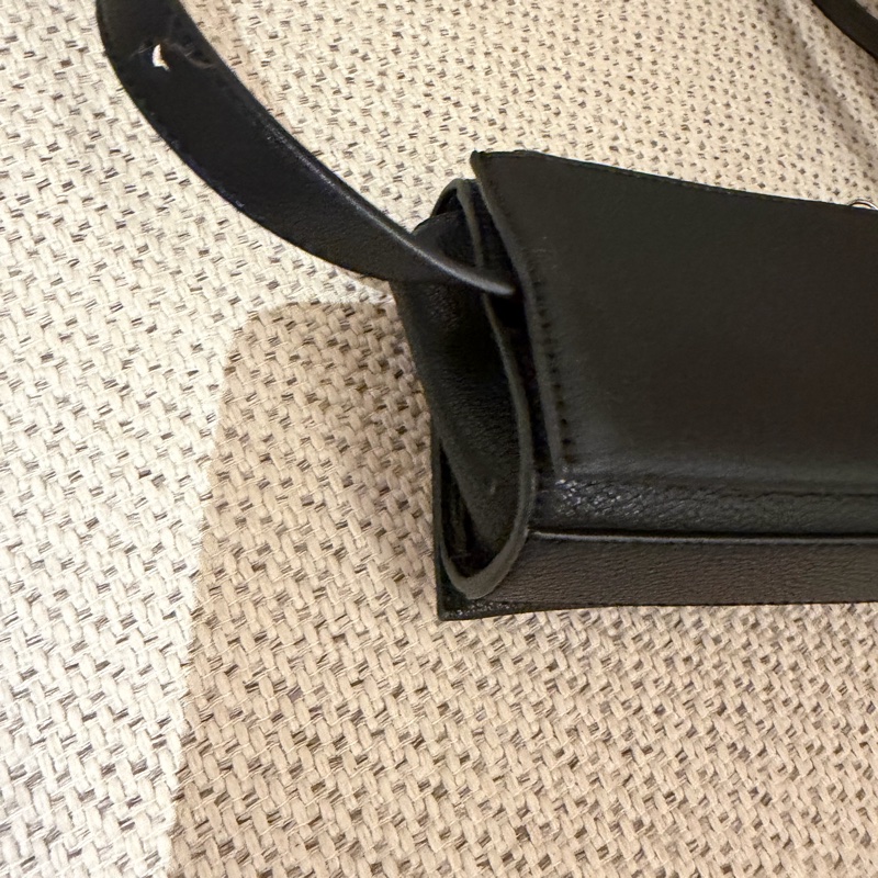 「JL精品代購」charles keith 黑腰包-11