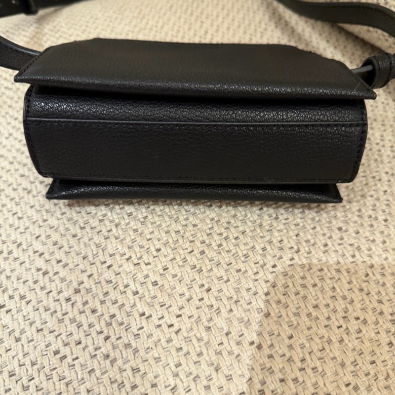 「JL精品代購」charles keith 黑腰包-12
