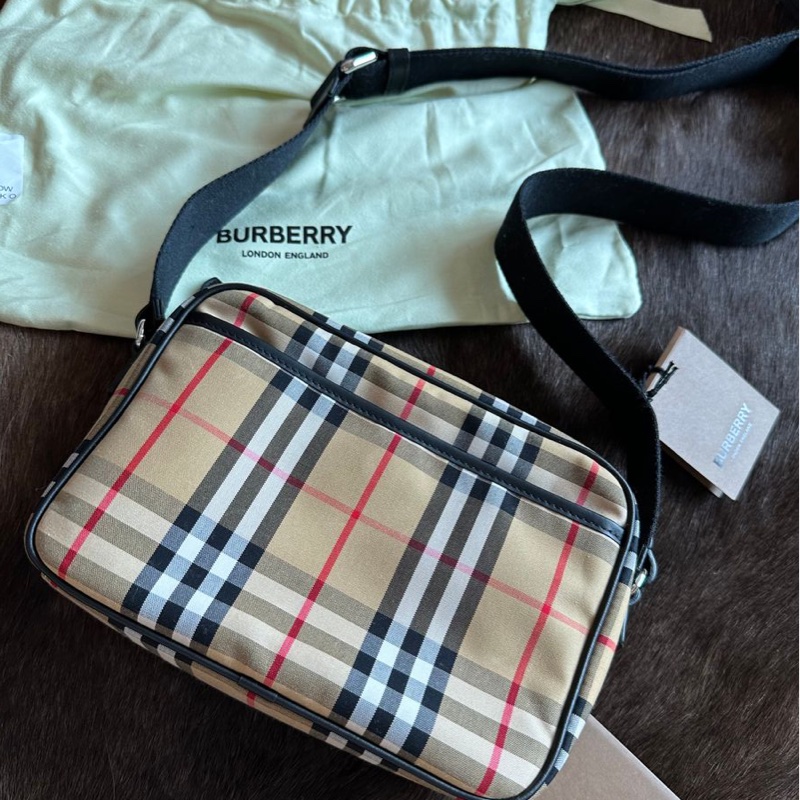 全新 未使用品 burberry crossbody bag  格紋相機包-5