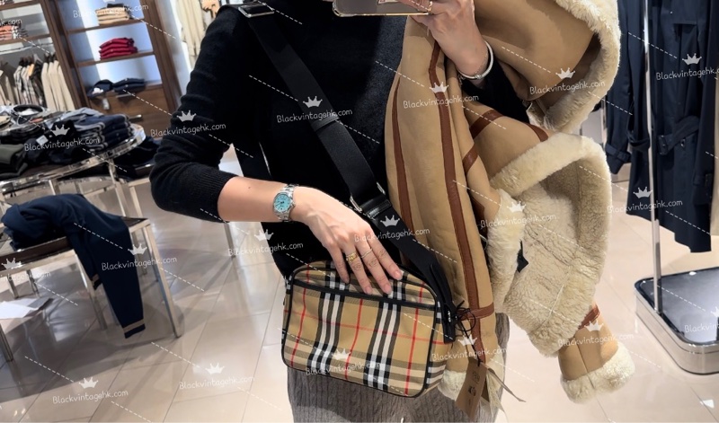 全新 未使用品 burberry crossbody bag  格紋相機包-6