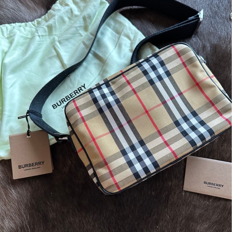 全新 未使用品 burberry crossbody bag  格紋相機包-9