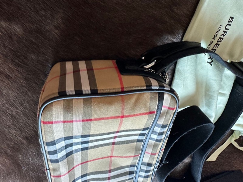 全新 未使用品 burberry crossbody bag  格紋相機包-12