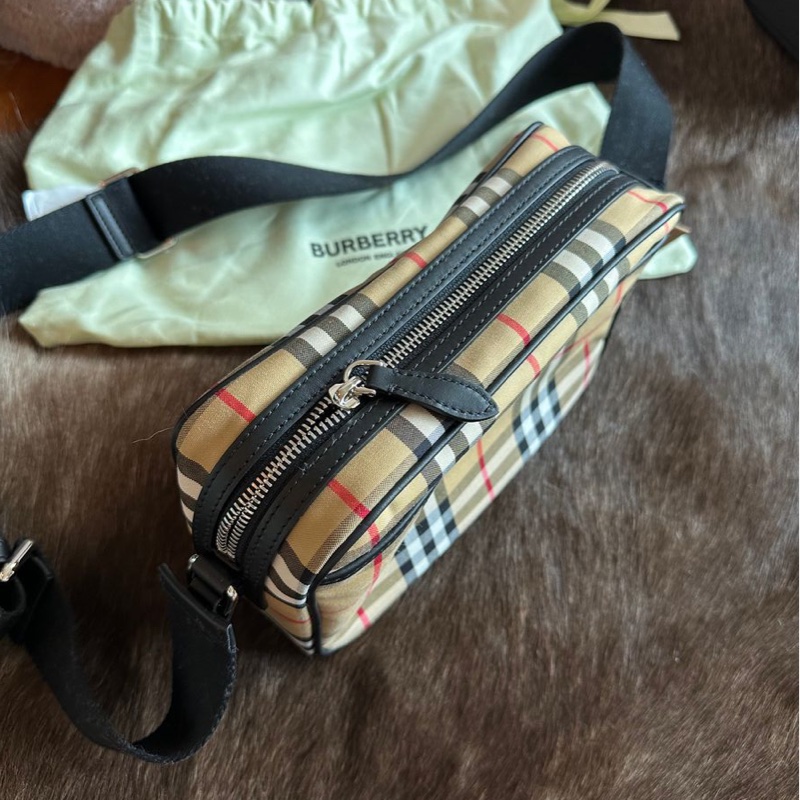 全新 未使用品 burberry crossbody bag  格紋相機包-14