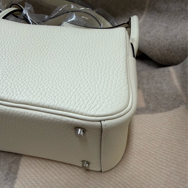 愛馬仕 mini lindy  奶油白配銀釦 二代 短背帶 迷你 lindy-9