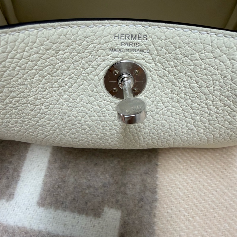 愛馬仕 mini lindy  奶油白配銀釦 二代 短背帶 迷你 lindy-13