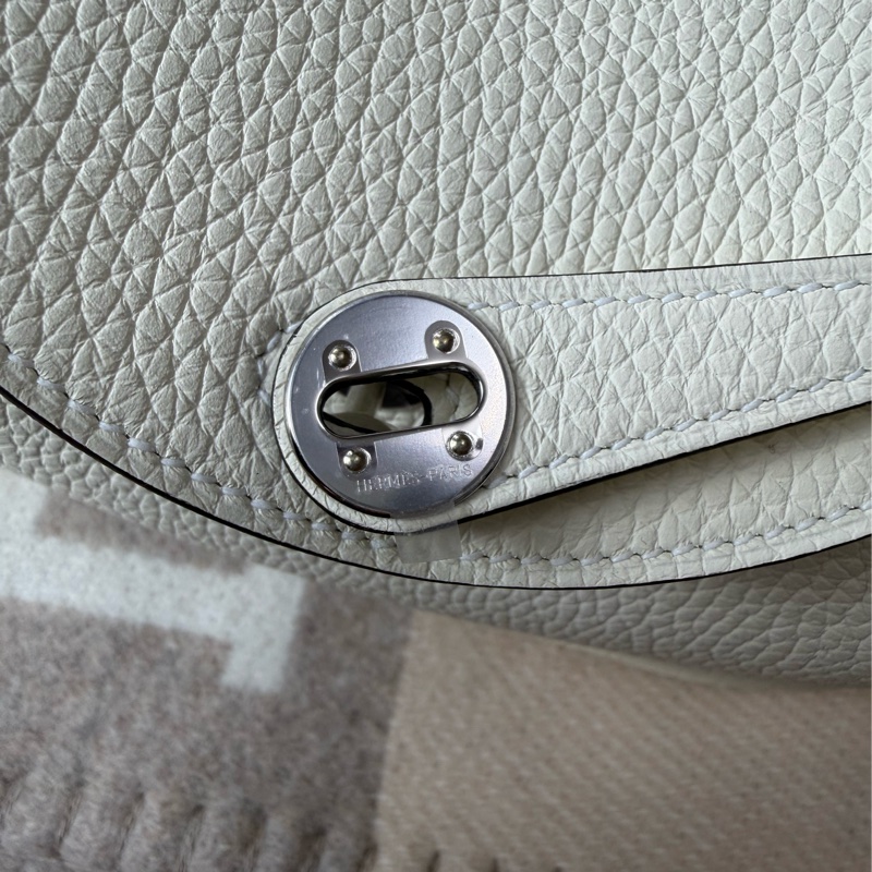 愛馬仕 mini lindy  奶油白配銀釦 二代 短背帶 迷你 lindy-14