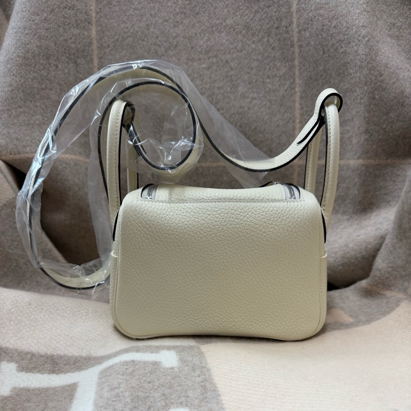 愛馬仕 mini lindy  奶油白配銀釦 二代 短背帶 迷你 lindy-4