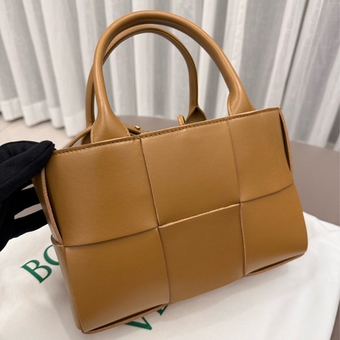 BOTTEGA VENETA BV Mini Arco Tote Bag 迷你托特包