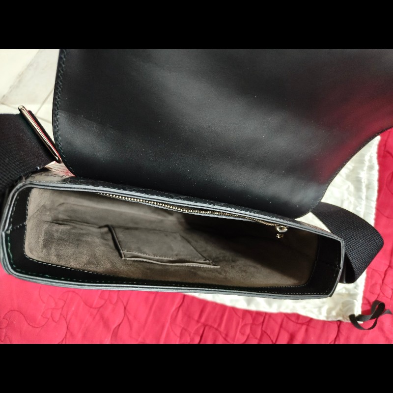 Gucci Signature 黑色扣鎖掀蓋斜側背包406368-CWCBX-1000-11