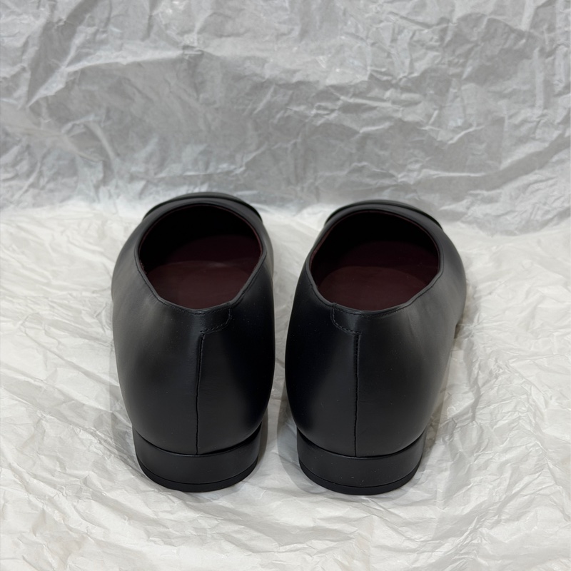 Chanel 小羊皮員工鞋 38.5碼鞋跟約2cm-4