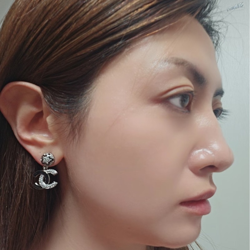 香奈兒 𝑪𝒉𝒂𝒏𝒆𝒍 23K黑色琺瑯滿鑽星星雙C耳釘-1