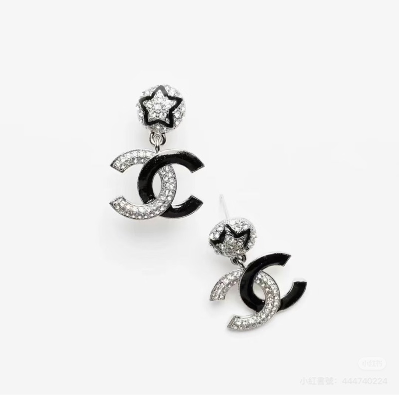 香奈兒 𝑪𝒉𝒂𝒏𝒆𝒍 23K黑色琺瑯滿鑽星星雙C耳釘-2
