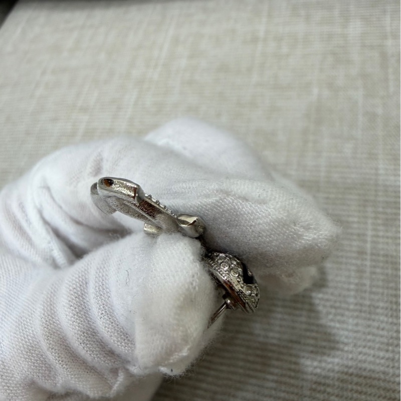 香奈兒 𝑪𝒉𝒂𝒏𝒆𝒍 23K黑色琺瑯滿鑽星星雙C耳釘-7