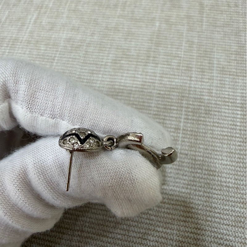 香奈兒 𝑪𝒉𝒂𝒏𝒆𝒍 23K黑色琺瑯滿鑽星星雙C耳釘-12