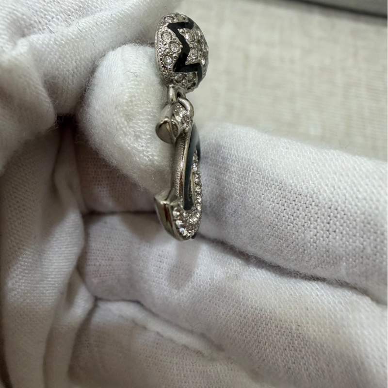 香奈兒 𝑪𝒉𝒂𝒏𝒆𝒍 23K黑色琺瑯滿鑽星星雙C耳釘-14