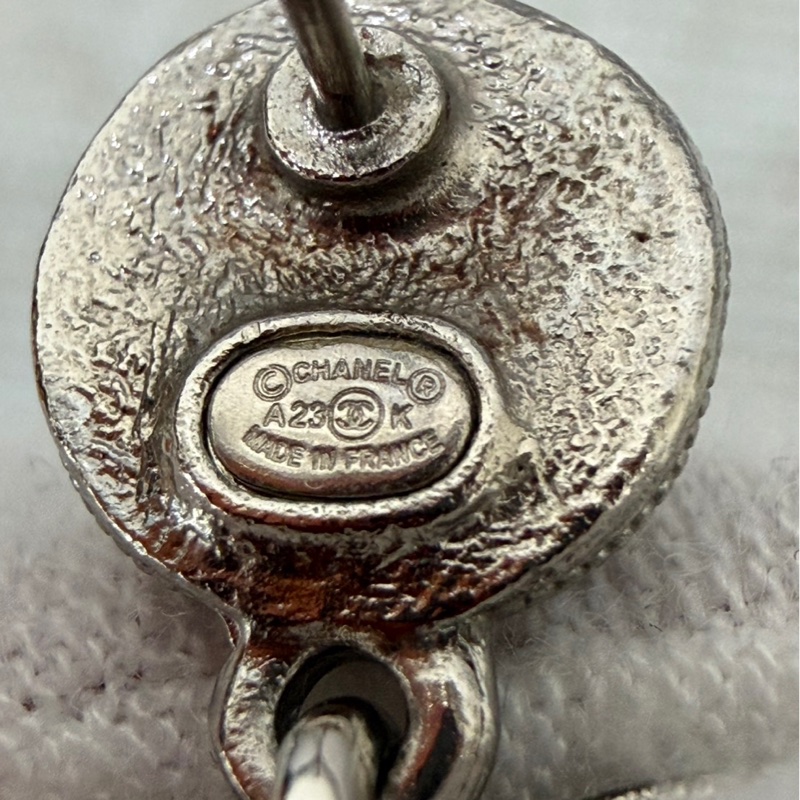 香奈兒 𝑪𝒉𝒂𝒏𝒆𝒍 23K黑色琺瑯滿鑽星星雙C耳釘-18