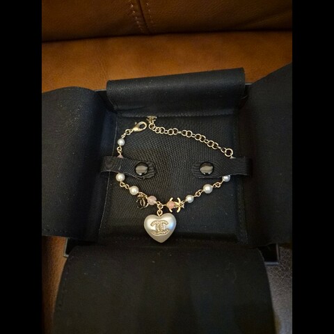 Chanel 白桃心心手鏈,全新閒置