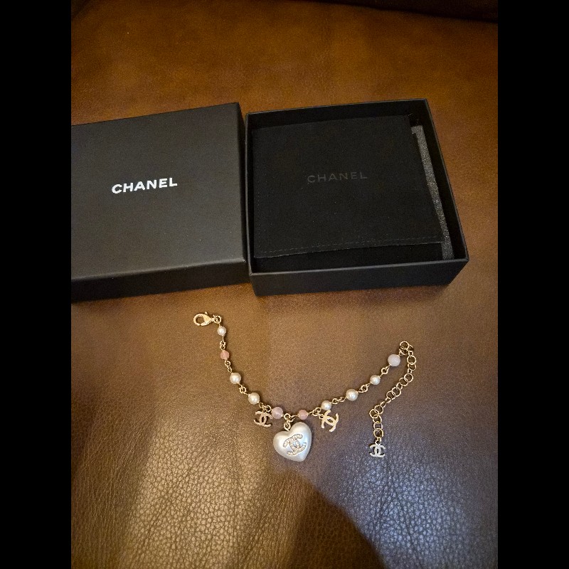 Chanel 白桃心心手鏈,全新閒置-1