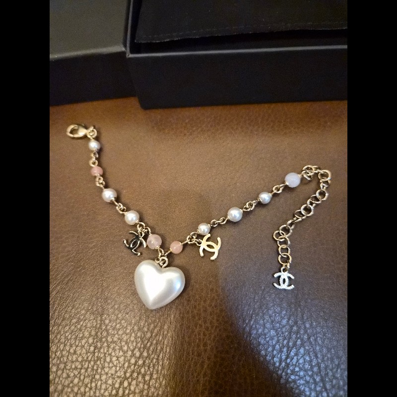 Chanel 白桃心心手鏈,全新閒置-2