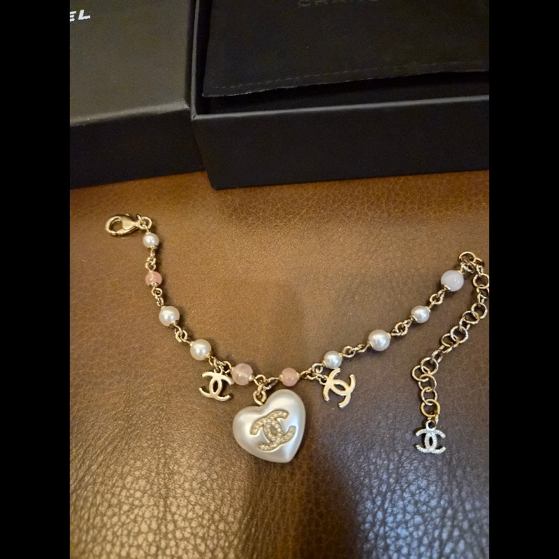 Chanel 白桃心心手鏈,全新閒置-3