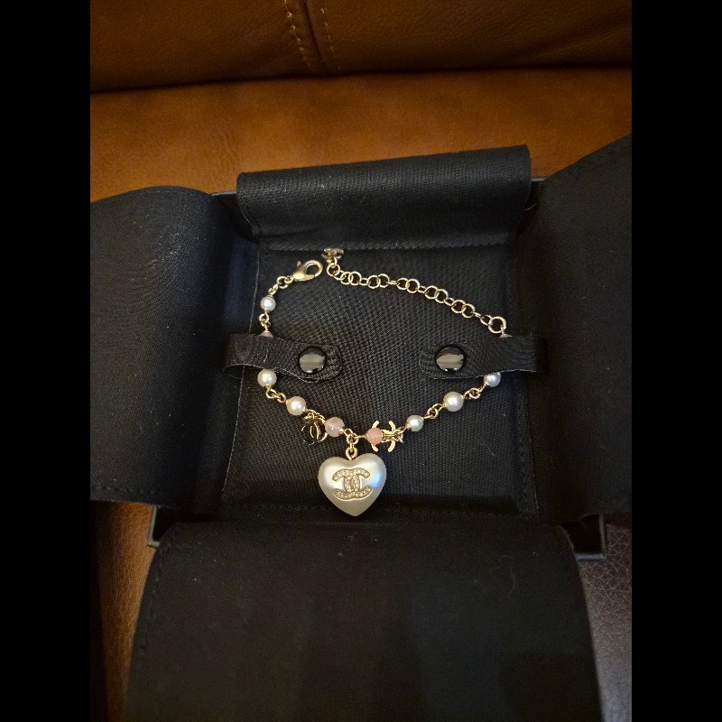 Chanel 白桃心心手鏈,全新閒置-4